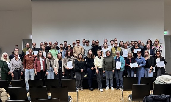 Gruppenbild der Lehrer und Lehrer der ausgezeichneten Schulen